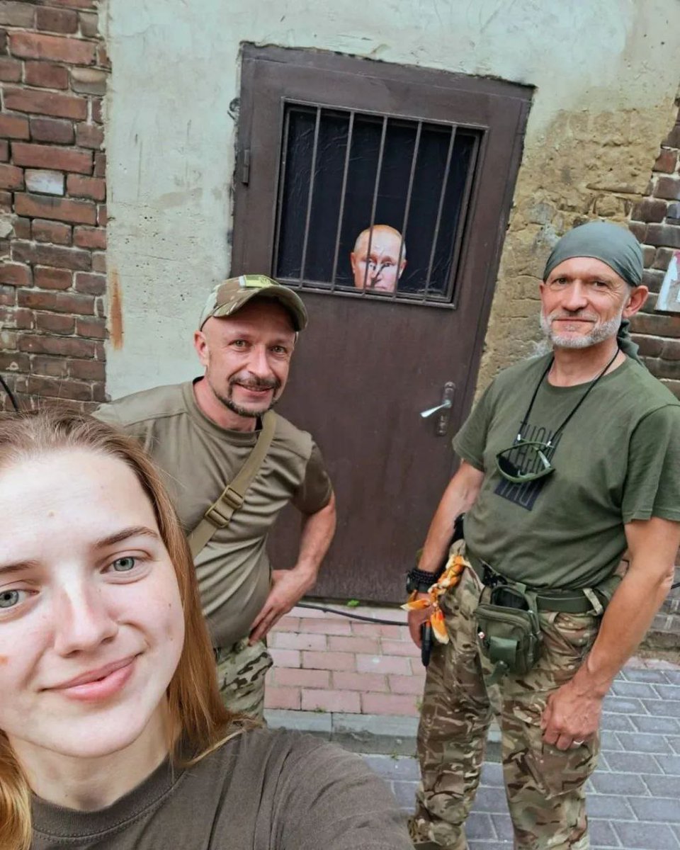 The most important thing on a rotation is the crew. 
When they work as a team, everything works out both 
on and off duty😎

UDA #Hospitallers Medical Battalion 
#УДА t.me/uda_army/16178