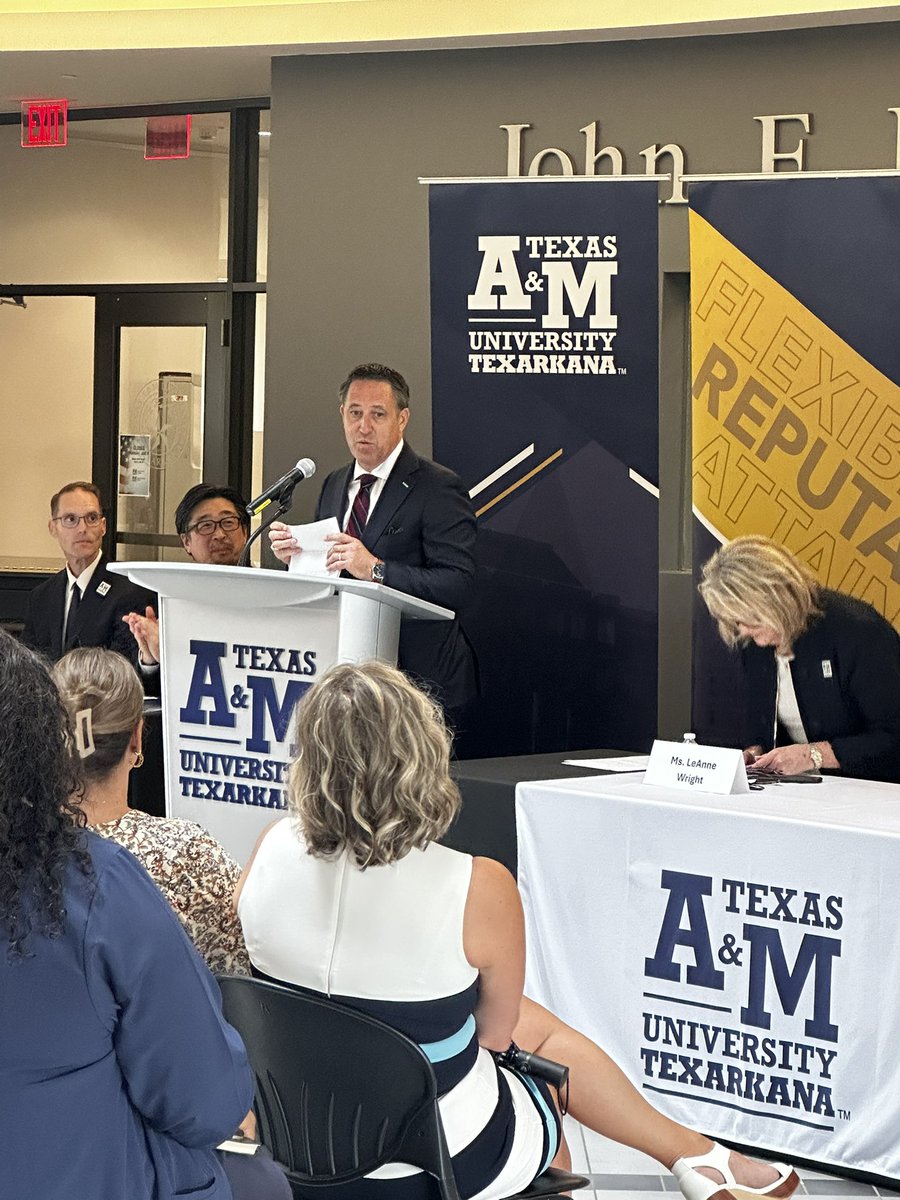 Had the pleasure of talking/meeting with the new Chancellor of <a href="/TAMU/">Texas A&M University</a>!! @