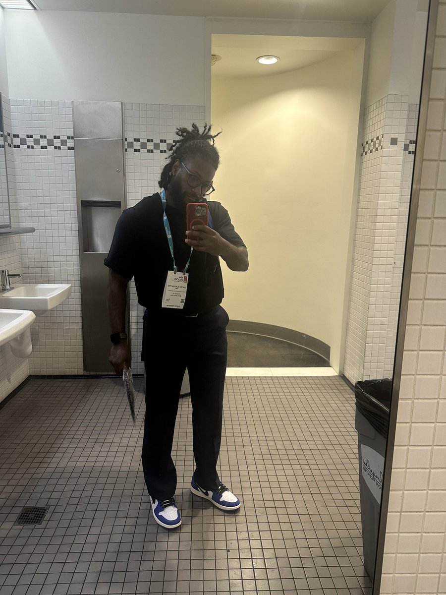 Can’t attend a conference without the cliche selfie 🤳😝 #asmmicrobe2025