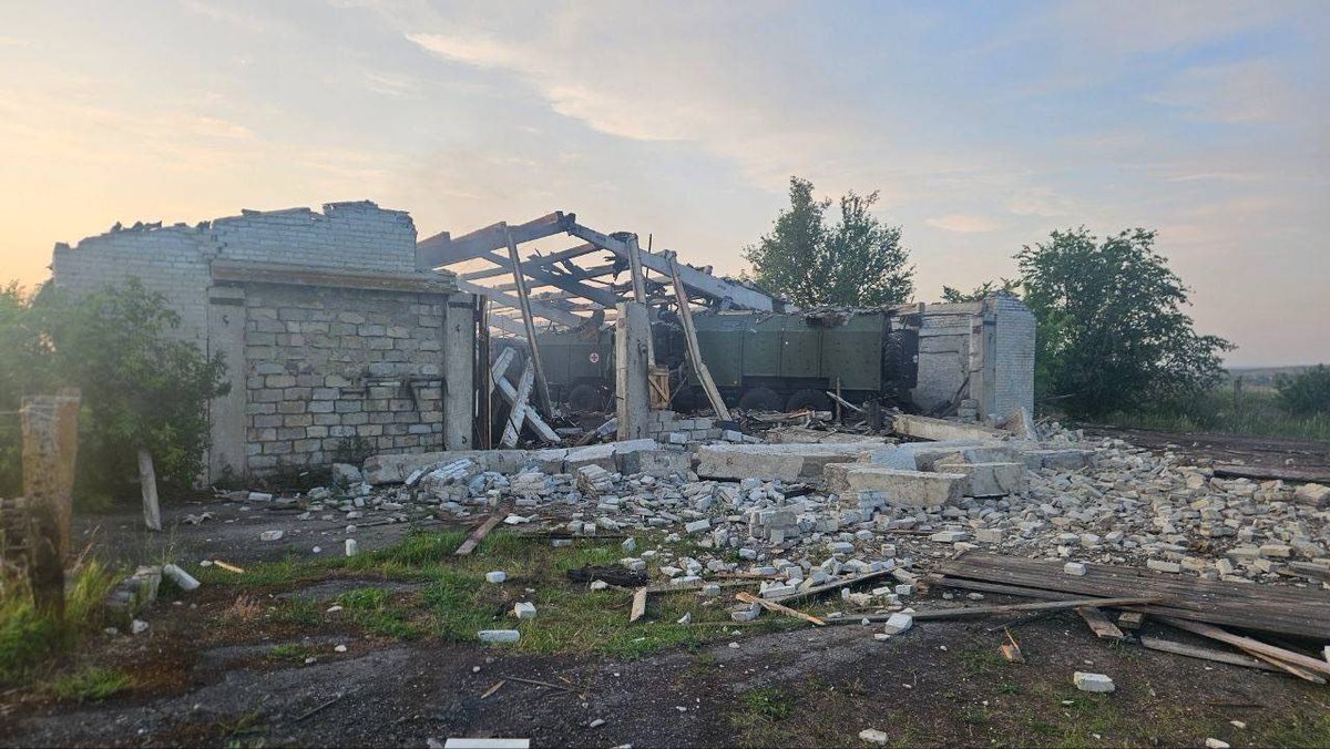 ❗️🇷🇺 Ukrainian forces struck a Russian equipment storage site in Velyka Shyshivka, Donetsk region. The 24th Spetsnaz Brigade (unit 55433) was targeted.