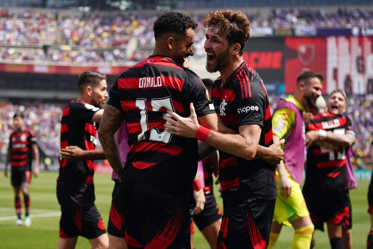 El Partidazo de COPE (@partidazocope) on Twitter photo 💥 Final en el Lincoln Financial Field
🆚 <a href="/Flamengo/">Flamengo</a> 3 - 1 <a href="/ChelseaFC/">Chelsea FC</a>
⚽️ Pedro Neto 13'
⚽️ Bruno Henrique 62'
⚽️ Danilo 65'
🟥 N. Jackson 68'
⚽️ Wallace Yan 83'
✅ El Flamengo de Filipe Luis remontó al Chelsea y sigue con pleno de victorias en el <a href="/fifaworldcup_es/">Mundial de Clubes FIFA 🏆</a>
📻 💥 Final en el Lincoln Financial Field
🆚 <a href="/Flamengo/">Flamengo</a> 3 - 1 <a href="/ChelseaFC/">Chelsea FC</a>
⚽️ Pedro Neto 13'
⚽️ Bruno Henrique 62'
⚽️ Danilo 65'
🟥 N. Jackson 68'
⚽️ Wallace Yan 83'
✅ El Flamengo de Filipe Luis remontó al Chelsea y sigue con pleno de victorias en el <a href="/fifaworldcup_es/">Mundial de Clubes FIFA 🏆</a>
📻