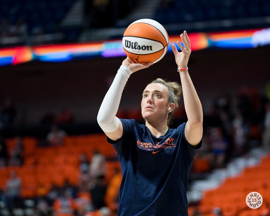 chrisphoto15's tweet image. Some pregame scenes before the @DallasWings tip-off against the @ConnecticutSun at Mohegan Sun arena in CT. Tip-off at 7:30 pm.