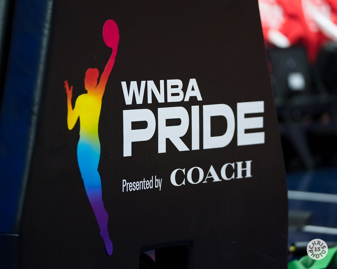 chrisphoto15's tweet image. Some pregame scenes before the @DallasWings tip-off against the @ConnecticutSun at Mohegan Sun arena in CT. Tip-off at 7:30 pm.