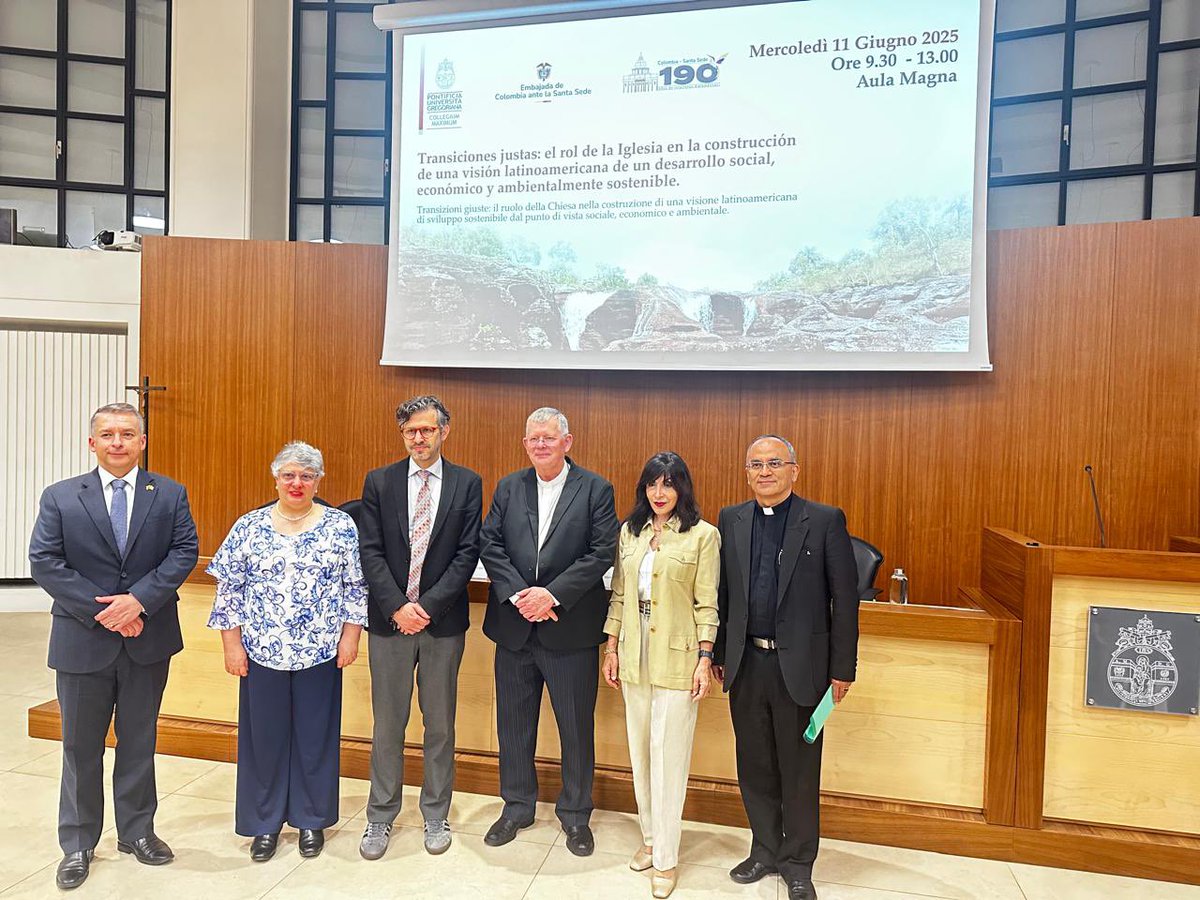 mafarahq's tweet image. ¿Cuál es el rol de las #universidades en el logro de un #desarrollo humano y sostenible? Sobre este y otros temas dialogamos con líderes de la iglesia y los gobiernos, y concluimos la importancia de enfocarnos en #cuidar, trabajar en conjunto y confiar en un futuro #esperanzador.