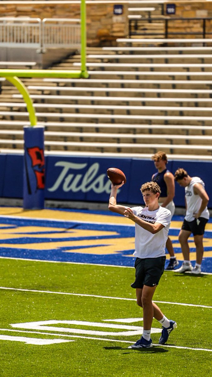 TownsendTeff's tweet image. Had a blast at @TulsaFootball camp with some @HB_WildcatFB Teammates. Thanks @CoachTreLamb9 and @CoachBRobbins for the opportunity to compete today.
-
#HarBerFootball #ReignCane #Arkansas #Classof2029 #TulsaFootball #ARPrepRedzone

@ERoper32 @TreysonReith @briceowens0…