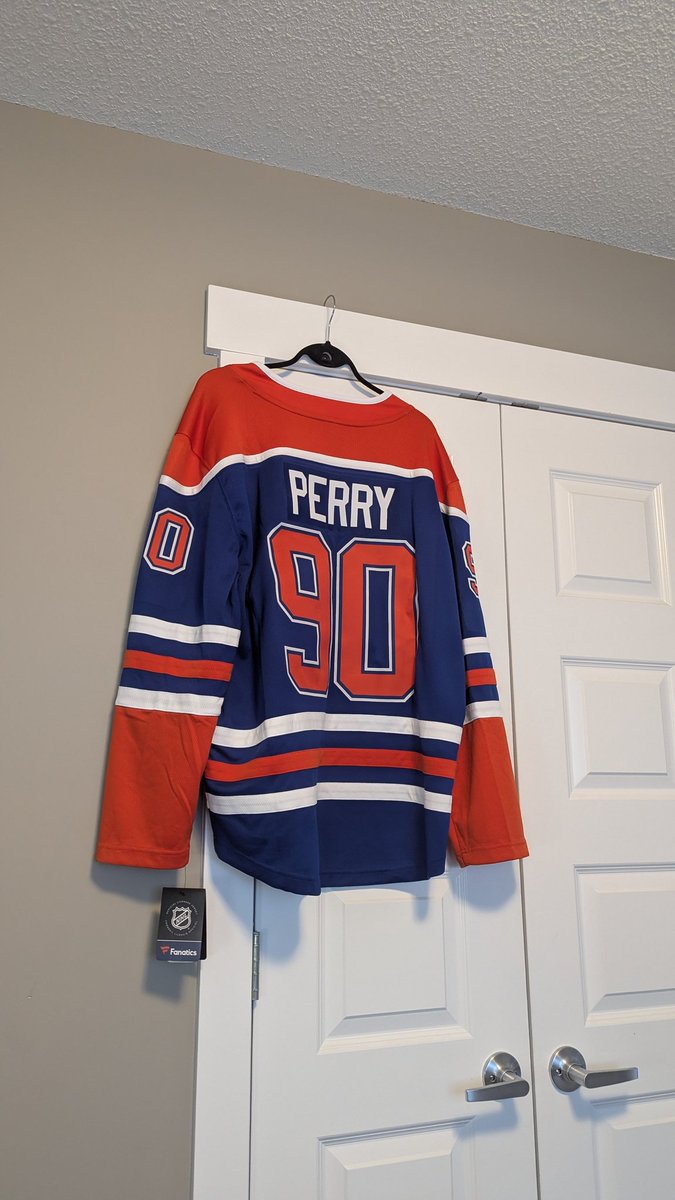 darrenyuhar's tweet photo. @EdmontonOilers @Enterprise Sure hope he stays! Just got my new fav jersey 😁 https://t.co/EhrCZ54SIZ