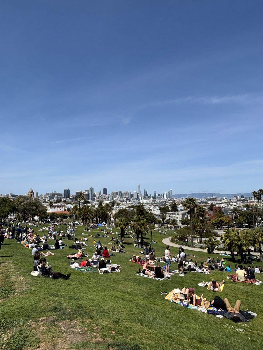 En #SanFrancisco tendremos más de 14 horas y 40 minutos de luz solar 😎.

• El 16 de agosto de 2025 será el último día donde el Sol se ocultará después de las 8PM (PT) en el Área de la Bahía. 

#CAwx #Solstice