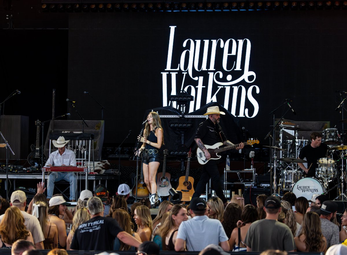 Pier Six Pavilion (@piersixpavilion) on Twitter photo SOLD OUT ๐ <a href="/RileyGreenMusic/">Riley Green</a> brought some Damn Country to Baltimore with <a href="/ellalangleymsic/">Ella Langley</a> & <a href="/laur_watkins/">Lauren Watkins</a>! ๐ถ
๐ธ Alyssa Howell SOLD OUT ๐ <a href="/RileyGreenMusic/">Riley Green</a> brought some Damn Country to Baltimore with <a href="/ellalangleymsic/">Ella Langley</a> & <a href="/laur_watkins/">Lauren Watkins</a>! ๐ถ
๐ธ Alyssa Howell