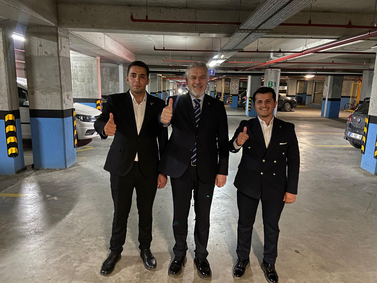 gencrefahbasak's tweet photo. Genel Başkan Özel Kalem Müdür Yardımcısı Feyyaz Aksoy beyin yeni doğan bebeği için değerli Genel Başkan Yardımcımız Mehmet Altınöz bey ile birlikte evlerine ziyaret gerçekleştirdik. Rabbim analı babalı büyütsün. @erbakanfatih https://t.co/7lDIODQCwU