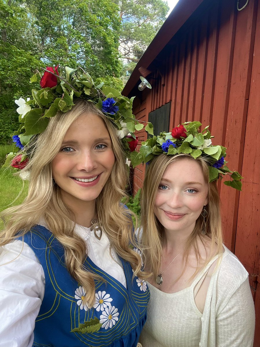 Evelina Hahne (@evelinahahne) on Twitter photo Glad midsommar! 🌸🍓🌼
Today is Midsummer, and <a href="/AlviGunilla/">Alvi Gunilla</a> and I are celebrating the day traditionally with flower wreaths, herring, and dancing around the maypole❤️ Glad midsommar! 🌸🍓🌼
Today is Midsummer, and <a href="/AlviGunilla/">Alvi Gunilla</a> and I are celebrating the day traditionally with flower wreaths, herring, and dancing around the maypole❤️