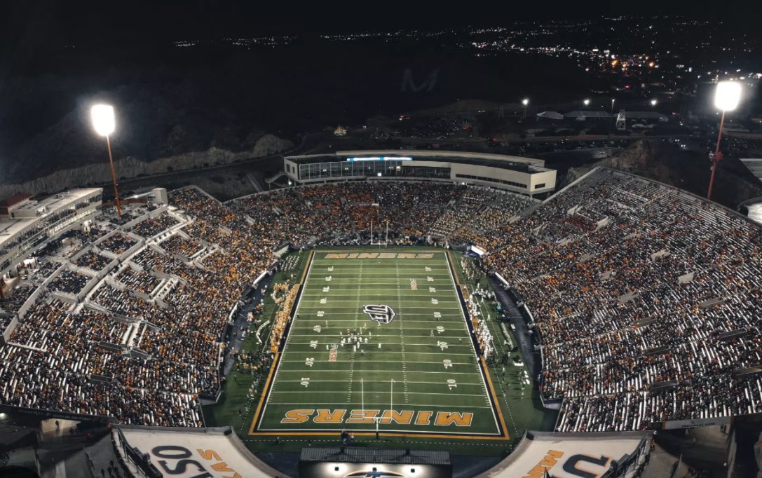 BritLinder12's tweet image. Blessed to receive an offer from University of Texas El Paso!!
@UTEPFB @CoachBobbyDaly @CoachButch_UTEP @MihelishKyle
@FootballBruins
@BrandonHuffman @GregBiggins