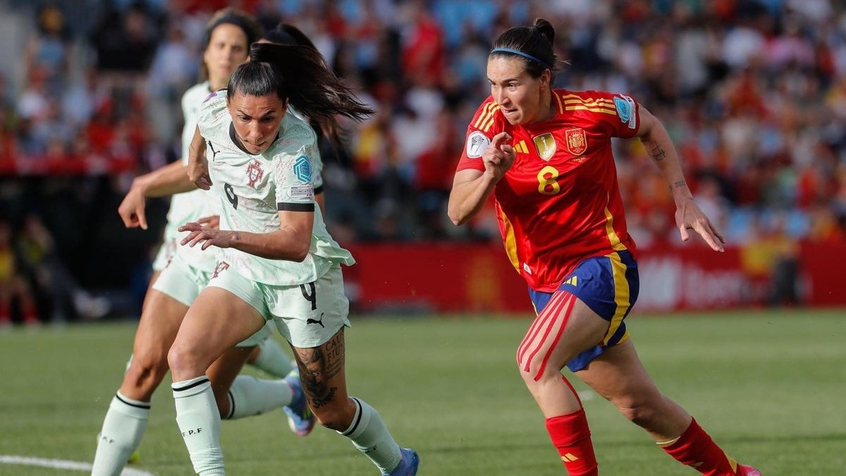 🔝⚽️🅰️ Players in Europe's Top 5 Leagues with most goal contributions in all competitions for club and country this season (including international friendlies)

🥇 Ewa Pajor (70)
🥈 Alexia Putellas (41)
🥉 Clàudia Pina (40)
4️⃣ Mariona Caldentey (38)
5️⃣ Klara Bühl (36)