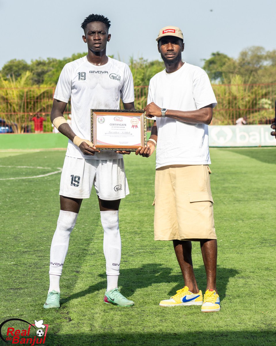 RealDeBanjulFC's tweet photo. The Gambia International star, Alieu Fadera presents Suwaibou Kebbeh with his Real de Banjul FPOTM for May 🤍🥰💐.
Congratulations, Suwaibou. Keep it up ✊🏽.
#rdb #kebbeh #cityboys #thewhites #realdebanjul https://t.co/sxivCJPHNF