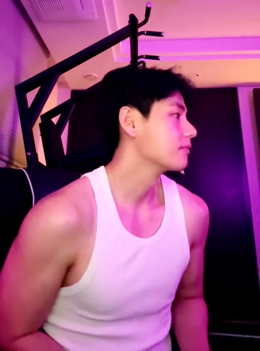 He is so HOTTTTT omg