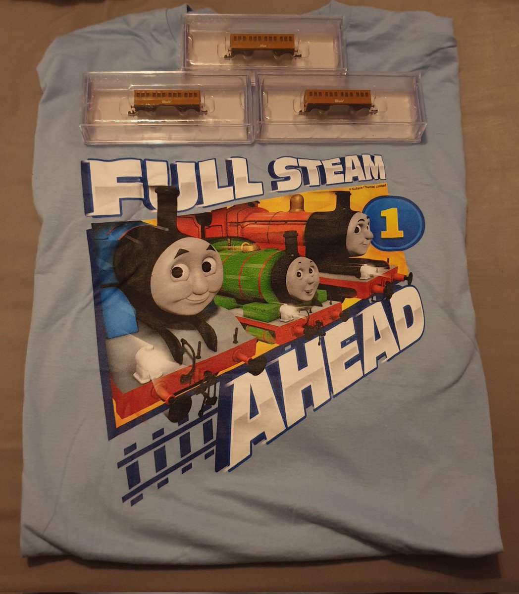 It's Balloon day! A few 'on brand' items have been unrwapped! Hmmmm, why on earth would I be getting more Annie and Clarabel models??? Guess we'll find out on Sunday!