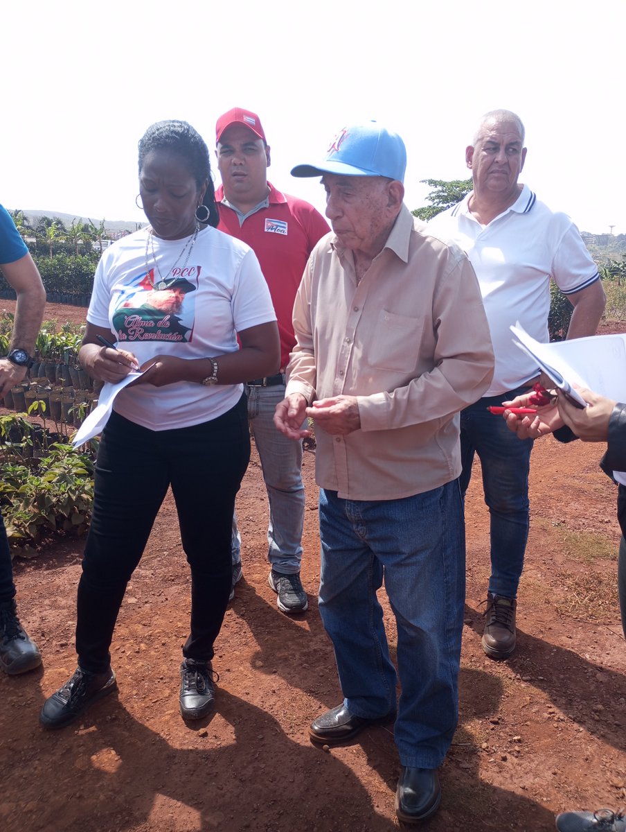 inielvis's tweet photo. Con#HonorHolguinero se recibió en #Moa por las autoridades del territorio al Comandante José Ramón Machado Ventura. Compartiendo excelente jornada de trabajo, en chequeo a los programas de la Acuicultura y Plantas Medicinales. 
#PCCMoaTrabajaYEnaltece
#EnMoaPodemos https://t.co/cfzmAaNxo5