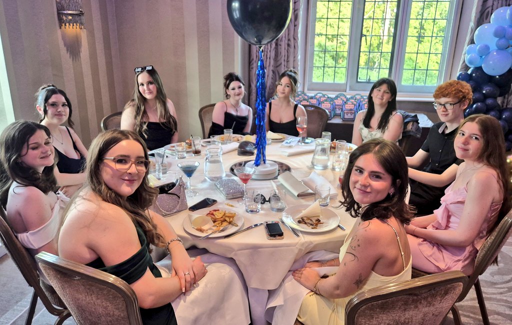 srgchs's tweet image. #Prom #Year13
A beautiful evening with the best of young people. They are a credit to themselves, their families, and our school, and we wish them the best of luck in making their dreams come true 🙏👏👏 Thanks to Mrs Jones and her team #LearningtogetherinChrist 💙🙏