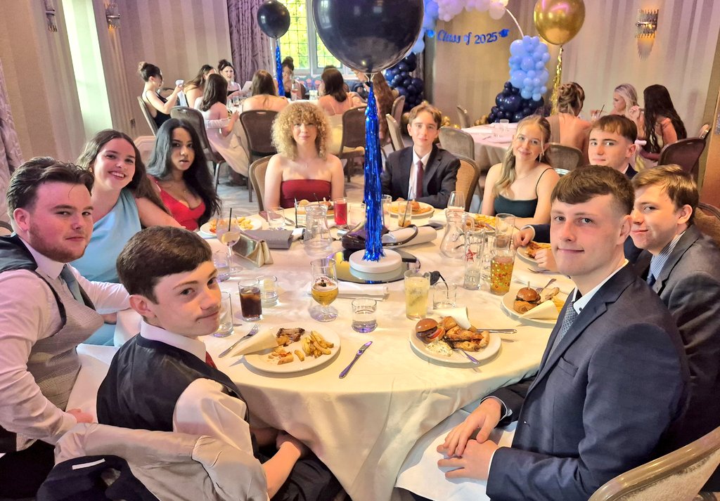 srgchs's tweet image. #Prom #Year13
A beautiful evening with the best of young people. They are a credit to themselves, their families, and our school, and we wish them the best of luck in making their dreams come true 🙏👏👏 Thanks to Mrs Jones and her team #LearningtogetherinChrist 💙🙏