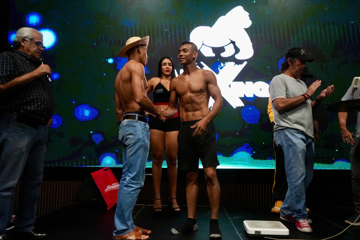 El Cabo 1ro José Córdoba, del SPI, registró en el pesaje oficial, 137 LB, rumbo a la cartelera boxística “GUANTES DE ACERO”, que se celebrará este sábado 21 de junio. Córdoba se enfrentará a Roy Hernández en una batalla que promete grandes emociones.