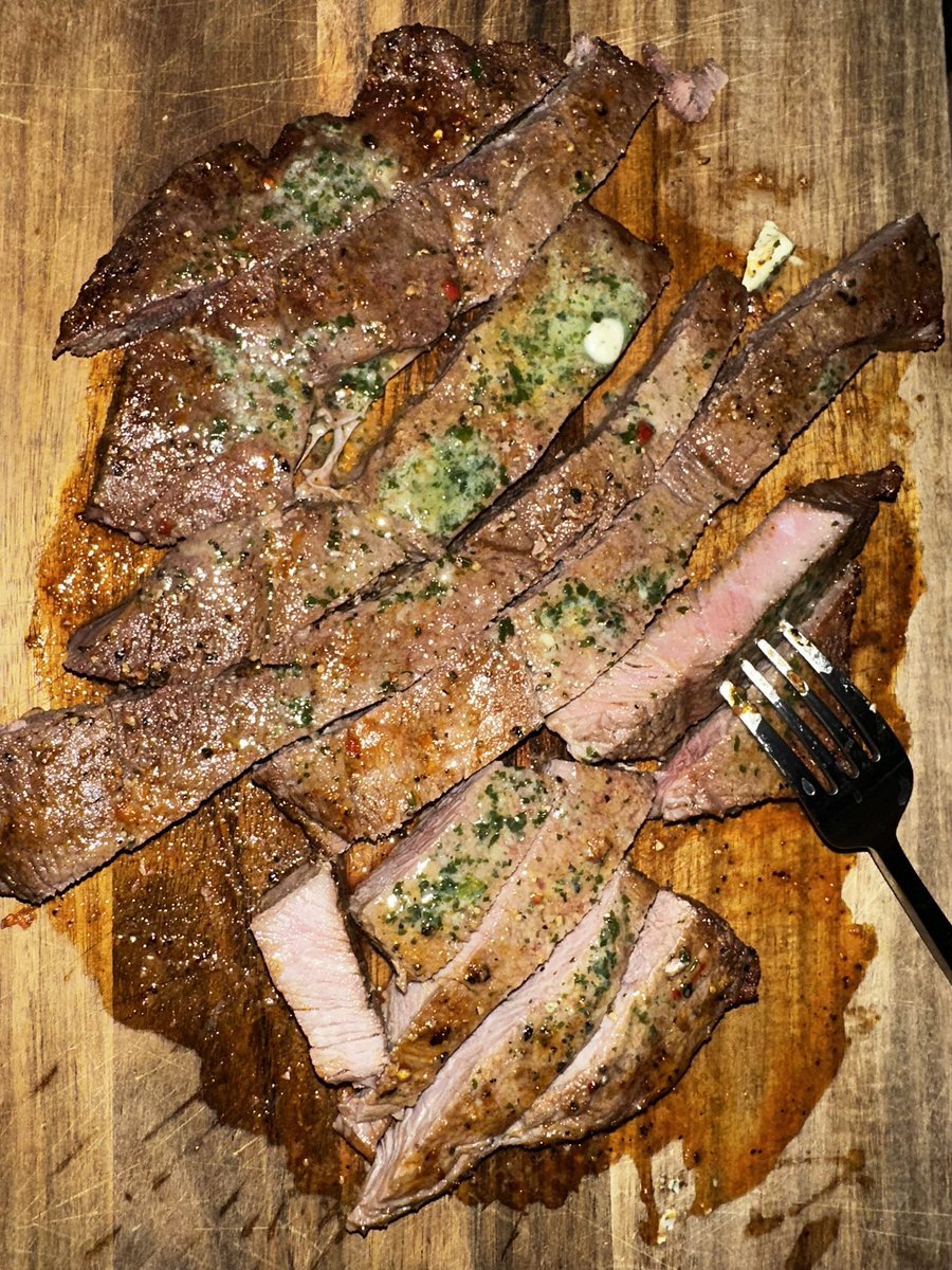 WeedAdd's tweet image. ne tvrdim da sam
majstor, al sve zene stenju .. dok jedu 😂