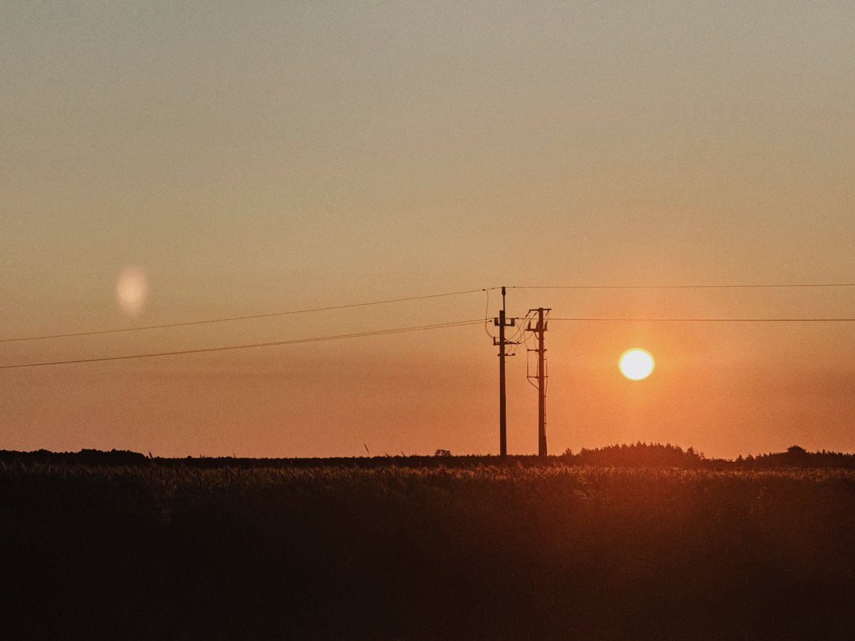 Podczas mojego ostatniego dłuższego pobytu w Polsce wybrałem się w Tatry, aby naładować baterie. Potem działo się tak wiele, że nie zdążyłem nawet dodać zdjęć z tego wyjazdu. Dziś znów wróciłem do kraju, a w drodze na północ przywitał mnie zachwycający zachód słońca. Piszę o tym,