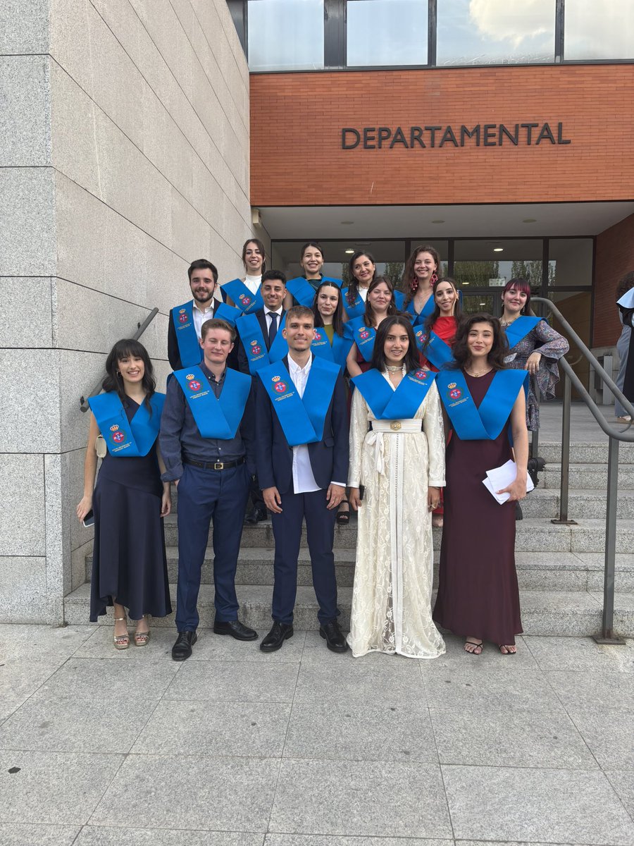 Acto de graduación del Master en Enseñanza Bilingüe <a href="/urjc/">URJC</a>.Enhorabuena a todos los egresados!@VirginiaVinuesa <a href="/Ens_bilingue/">Enseñanza Bilingüe</a> #master#bilingue