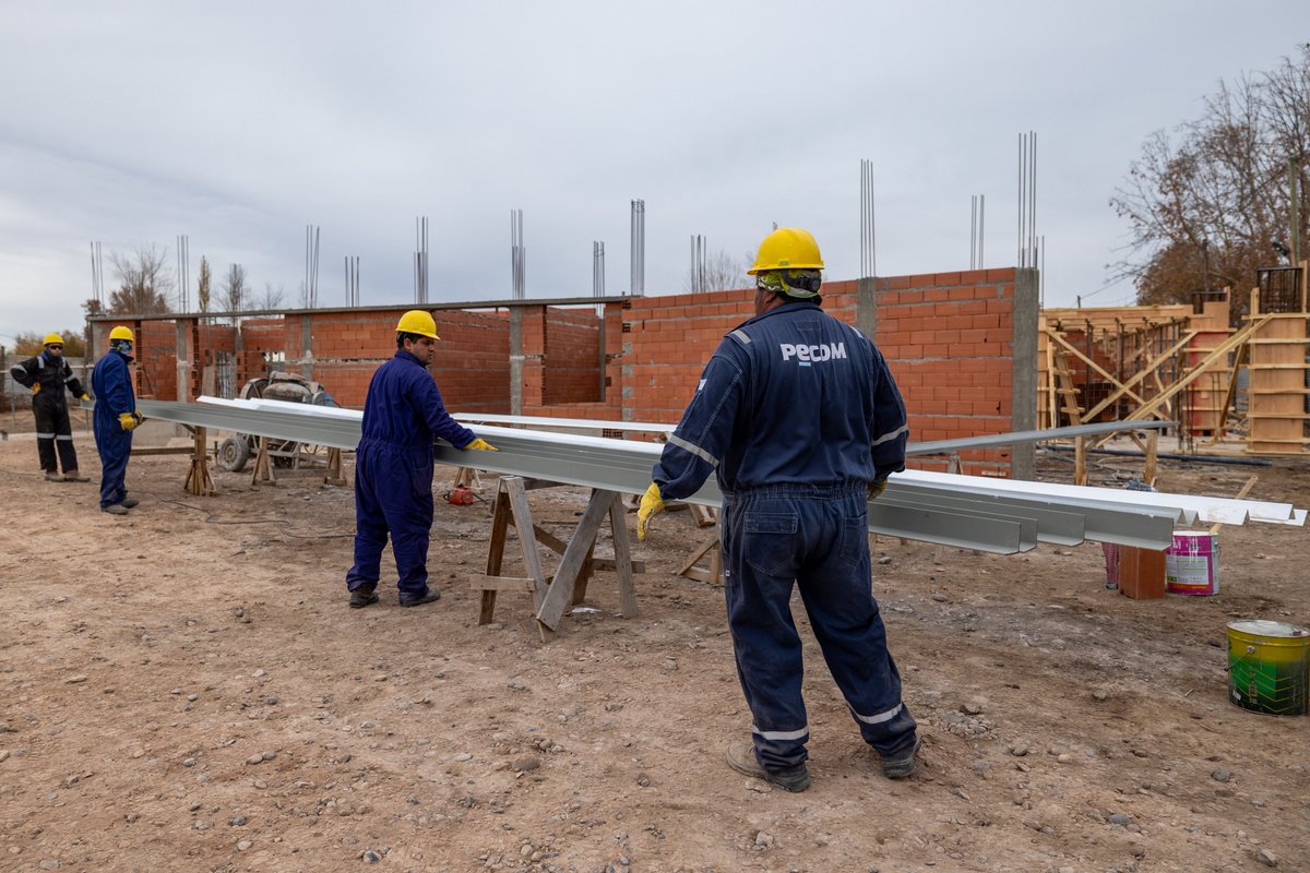 RÍO NEGRO REACTIVÓ LA OBRA DEL POLIDEPORTIVO EN BARDA DEL MEDIO

🏗️ Con fondos provinciales se retomó la obra clave para el desarrollo deportivo y cultural de Barda del Medio y Cordero.

📍 La inversión supera los $259 millones y ya registra un avance del 37%. El gimnasio cubrirá