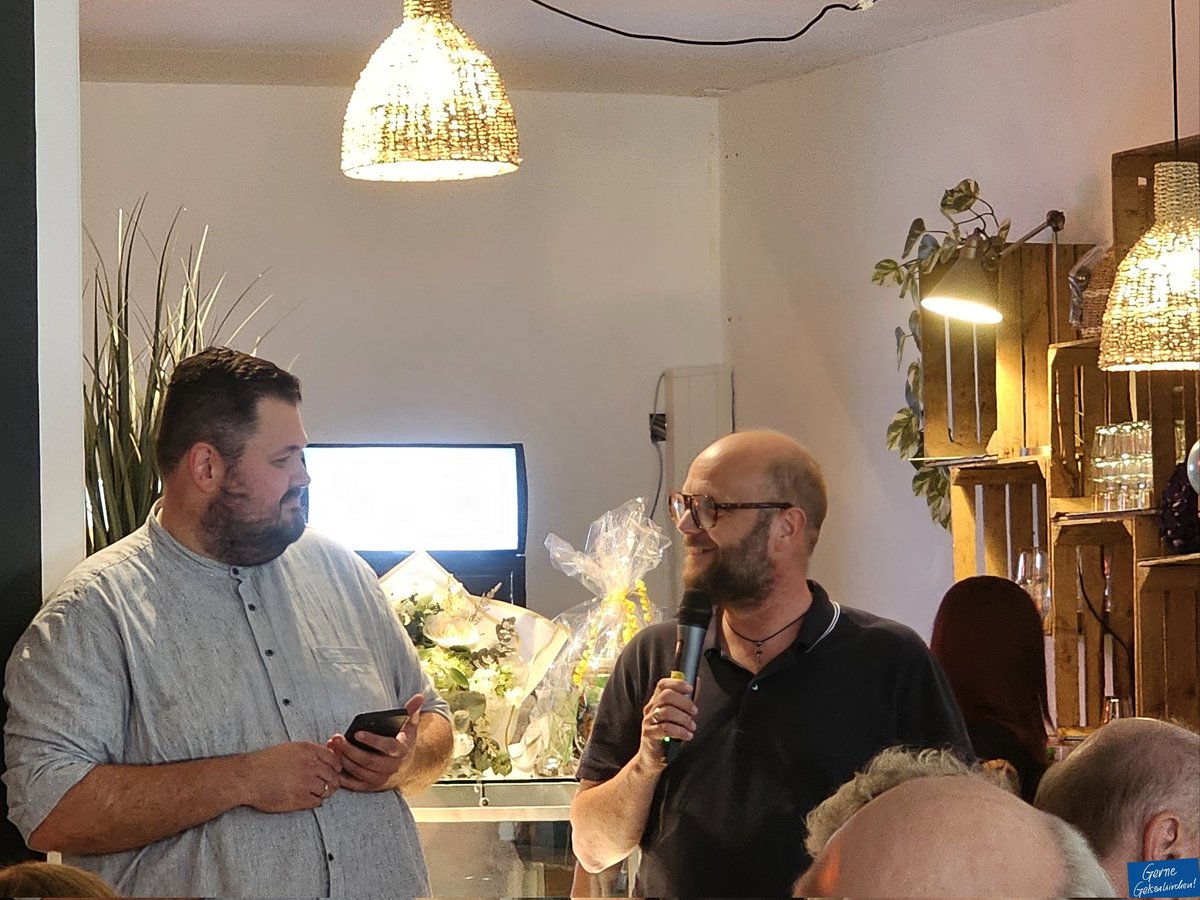 #Journalismus und Kaffee trinken - gehört irgendwie sowieso zusammen. 😉 Hier an der Arminstraße 15 ist aber ein Pilotprojekt entstanden, das euch miteinbezieht: eine Café-Redaktion für digitalen Lokaljournalismus. Spotlight heißt das Café des Medienhauses Correctiv.
Fotos: falke