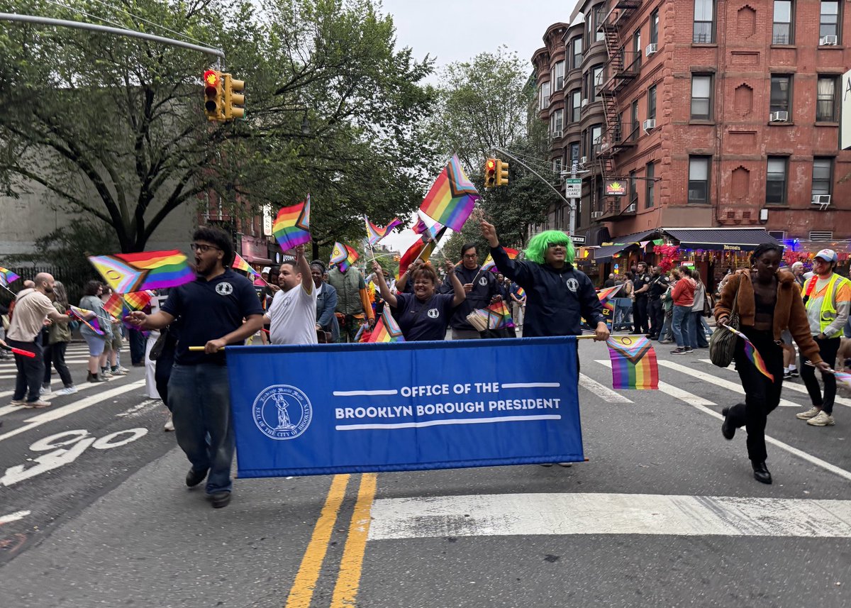 BKBPReynoso's tweet image. Borough Hall showed up and showed out at the Brooklyn Pride Twilight Parade 🌈
When it comes to celebrating love, Brooklyn does it best!