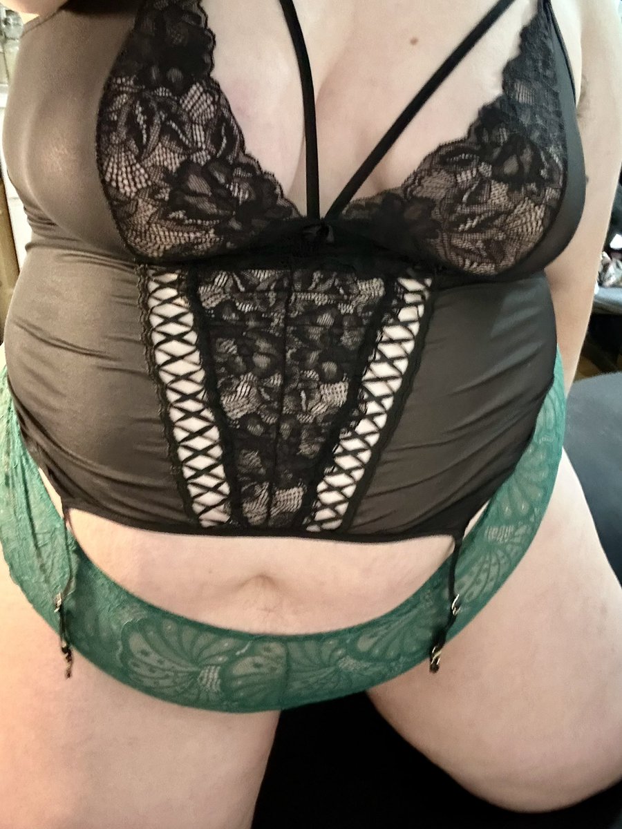monamoaning's tweet photo. 🍏 freshly 28yo! fresh pinned 🍏

• nsfw • mdni •
• genderqueer • any pronouns •
• pansexual •
• versatile •
• switch •
• mostly hard kinks •
• plus size •
• pl/eng •
• blocking minors •

🖤 pfp and header by soushiyo 🖤

♡ &amp; ↻ to be moots {selective} https://t.co/uMCShvNcZm