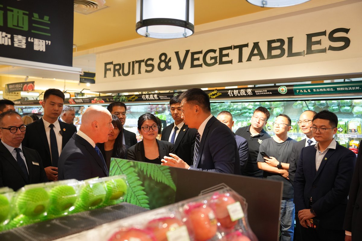 New Zealand’s fruit exports hit a record $1.31 billion last year, up 40%. That’s economic growth worth celebrating.

Pleased to see premium New Zealand produce on display at one of Beijing’s top retail chains.

We’re well positioned to meet China’s growing demand for healthy,