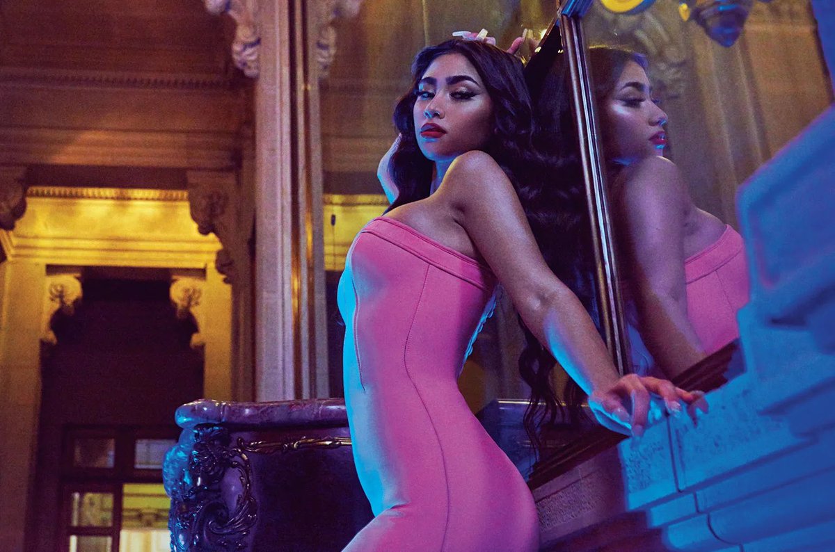 PALOMA MAMI WEARING THE ICONIC PINK DRESS FROM HER VIDEO FINGIAS