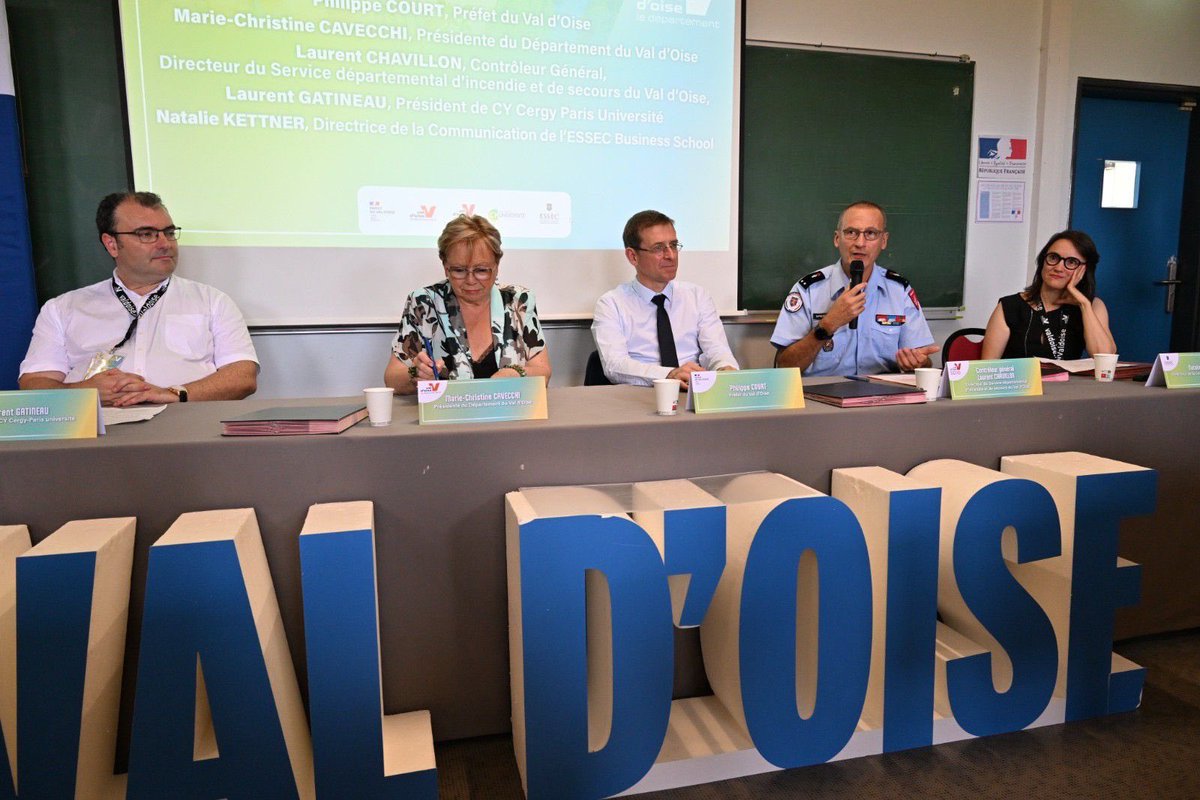 Sdis_95's tweet image. [#Signature] Ce vendredi, le Sdis du Val d’Oise était à la Turbine pour le lancement du « Laboratoire des futurs possibles » : une démarche collective et ambitieuse pour accélérer les transitions #écologiques et #sociales sur notre territoire.

🔹 Temps fort de la journée : la