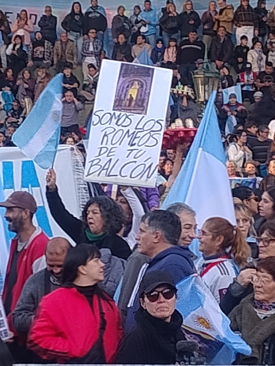 minimalank's tweet photo. @CFKArgentina  tu pueblo 😍😍😍✌🏻✌🏻✌🏻 https://t.co/V2ZAXM4CoV