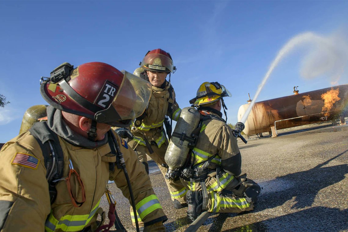 A study published in the <a href="/JExpSciEnvEpi/">JESEE</a>, and including UACCC member Jeff Burgess, MD, found that firefighters and healthcare workers had elevated levels of certain PFAS compared with other groups.
#cancerresearch #beardownoncancer
cancercenter.arizona.edu/news/2025/06/n…