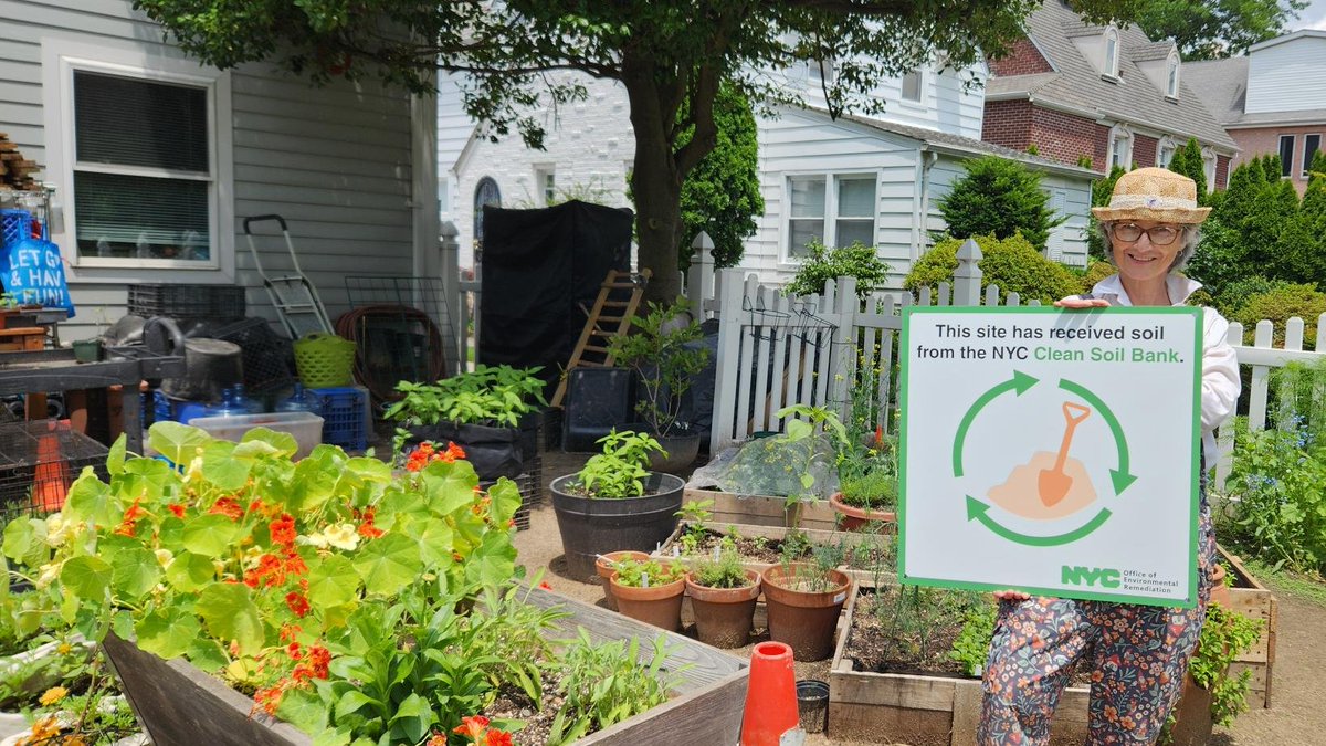 NYC Mayor's Office of Environmental Remediation (@nycoer) on Twitter photo Our #NYCCleanSoilBank delivered 3 cubic yards of topsoil in April 2025 to <a href="/Commonpoint_Qns/">Commonpoint</a> Pantry Garden in Forest Hills. They have used it to grow beautiful flowers and plants for the community! #soilreuse Our #NYCCleanSoilBank delivered 3 cubic yards of topsoil in April 2025 to <a href="/Commonpoint_Qns/">Commonpoint</a> Pantry Garden in Forest Hills. They have used it to grow beautiful flowers and plants for the community! #soilreuse