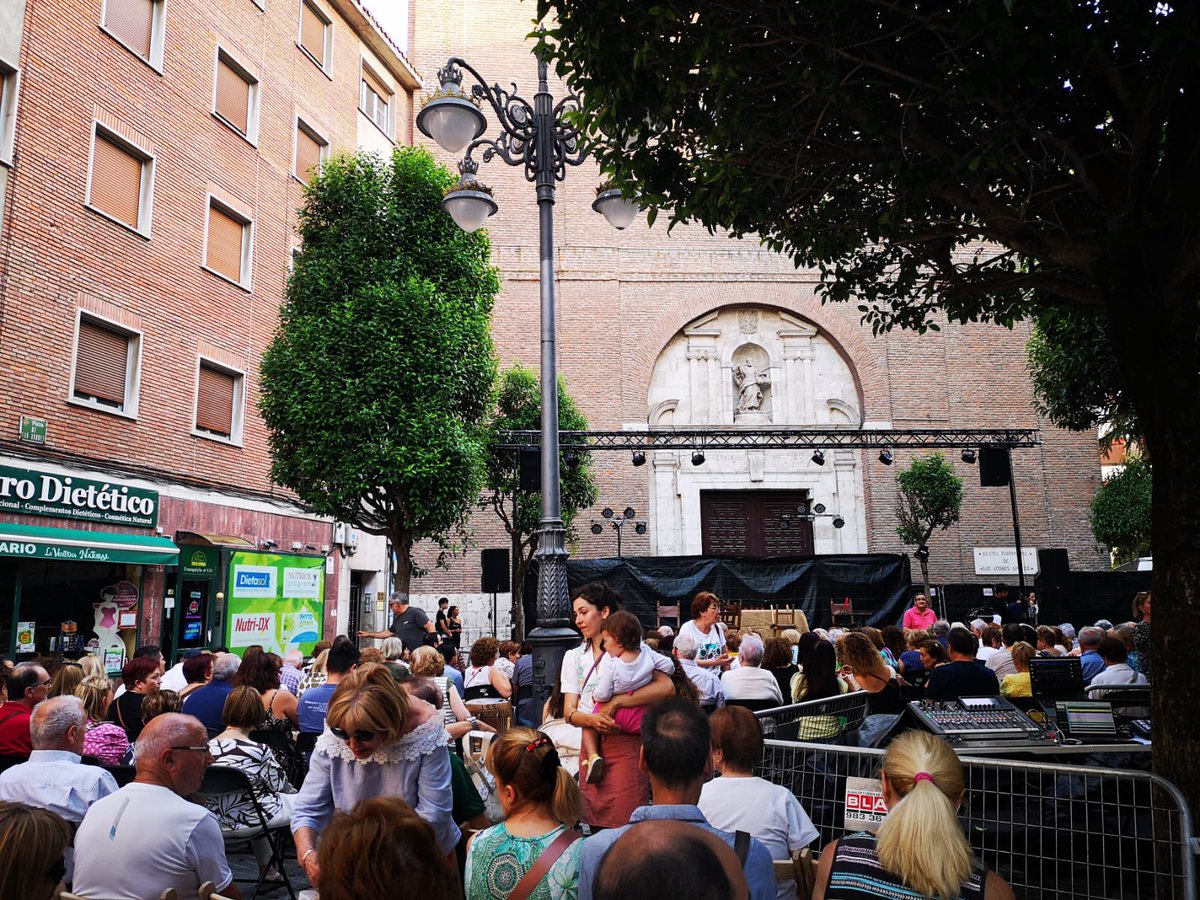 ¡Es tiempo de verano en casa del poeta! Inauguramos nuestra programación estival con dos llenos. 

VI Tenorio en la Calle en plaza de San Andrés: ¡LLENAZO! 

“Valle de Aguas” en ej jardín romántico: ¡LLENAZO TAMBIÉN!

Consulta la programación completa valladolidensutinta.es/agenda/