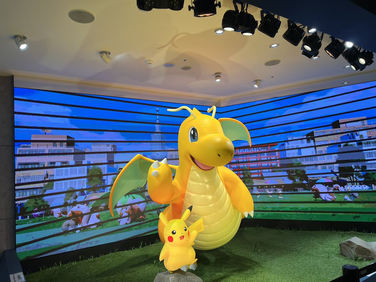 今日、21日の朝、 11時開店と同時に ポケモンセンター台北で 台湾限定