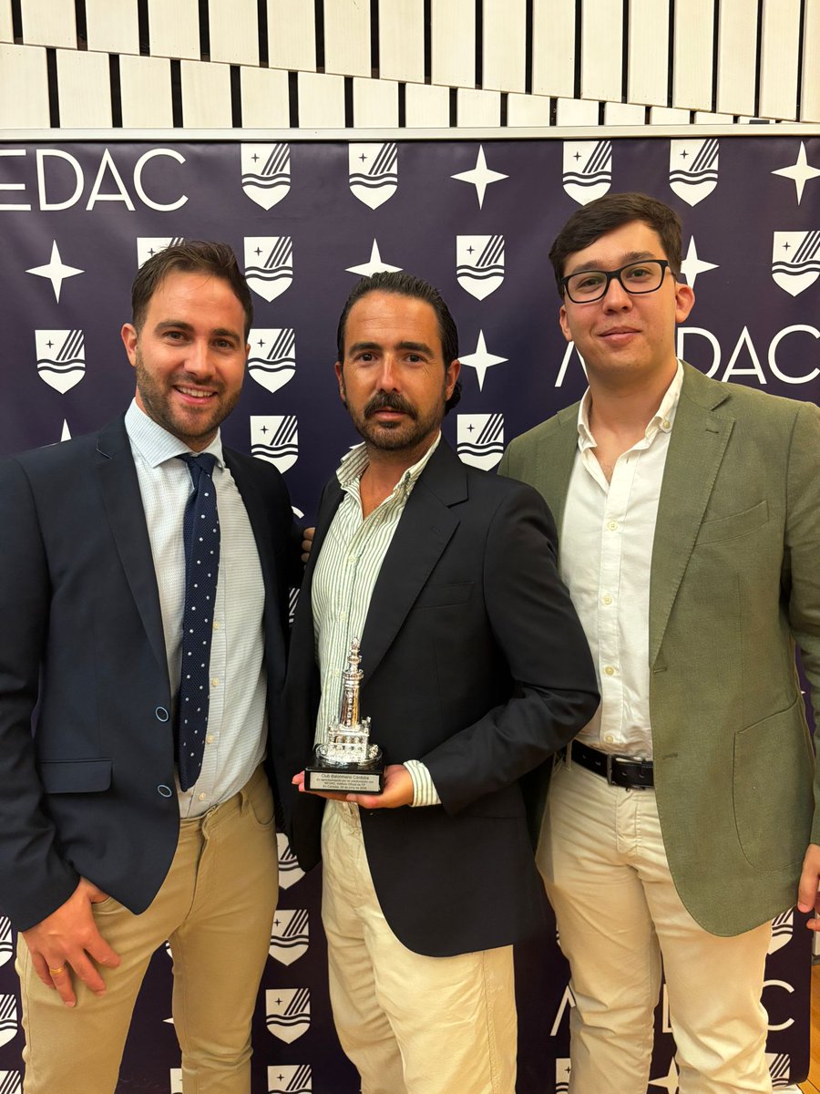 Nuestro club ha sido reconocido hoy en la gala de graduación promoción 2023-25 de <a href="/Davante_MEDAC/">Davante MEDAC</a> en Córdoba por su colaboración con esta prestigiosa institución educativa. ¡Gracias!