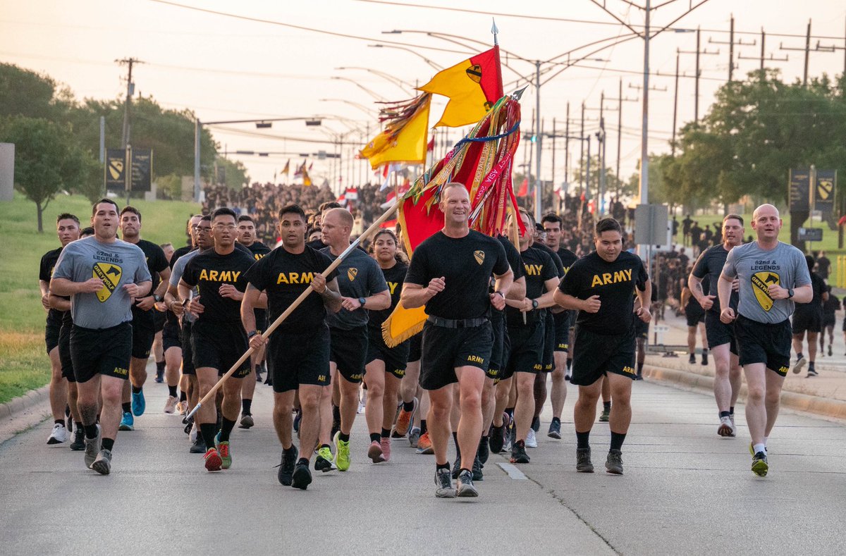 1stCavalryDiv's tweet image. This week around the Cav:
We proudly welcomed our newest First Team Troopers.
1st Armored Brigade Combat Team held a change of command ceremony
3rd Armored Brigade Combat Team Troopers took part in a brigade run
#FirstTeam | @iiiarmoredcorps | @FORSCOM | @USArmy