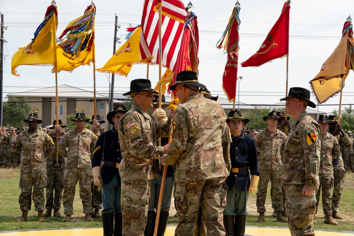 1stCavalryDiv's tweet image. This week around the Cav:
We proudly welcomed our newest First Team Troopers.
1st Armored Brigade Combat Team held a change of command ceremony
3rd Armored Brigade Combat Team Troopers took part in a brigade run
#FirstTeam | @iiiarmoredcorps | @FORSCOM | @USArmy
