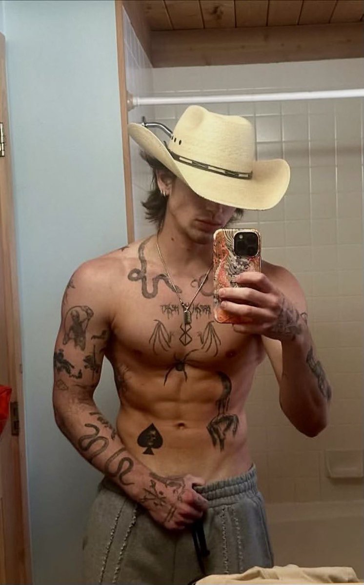 captainbibbless's tweet image. the things I would do for this man! he can rape me so many times and get me pregnant