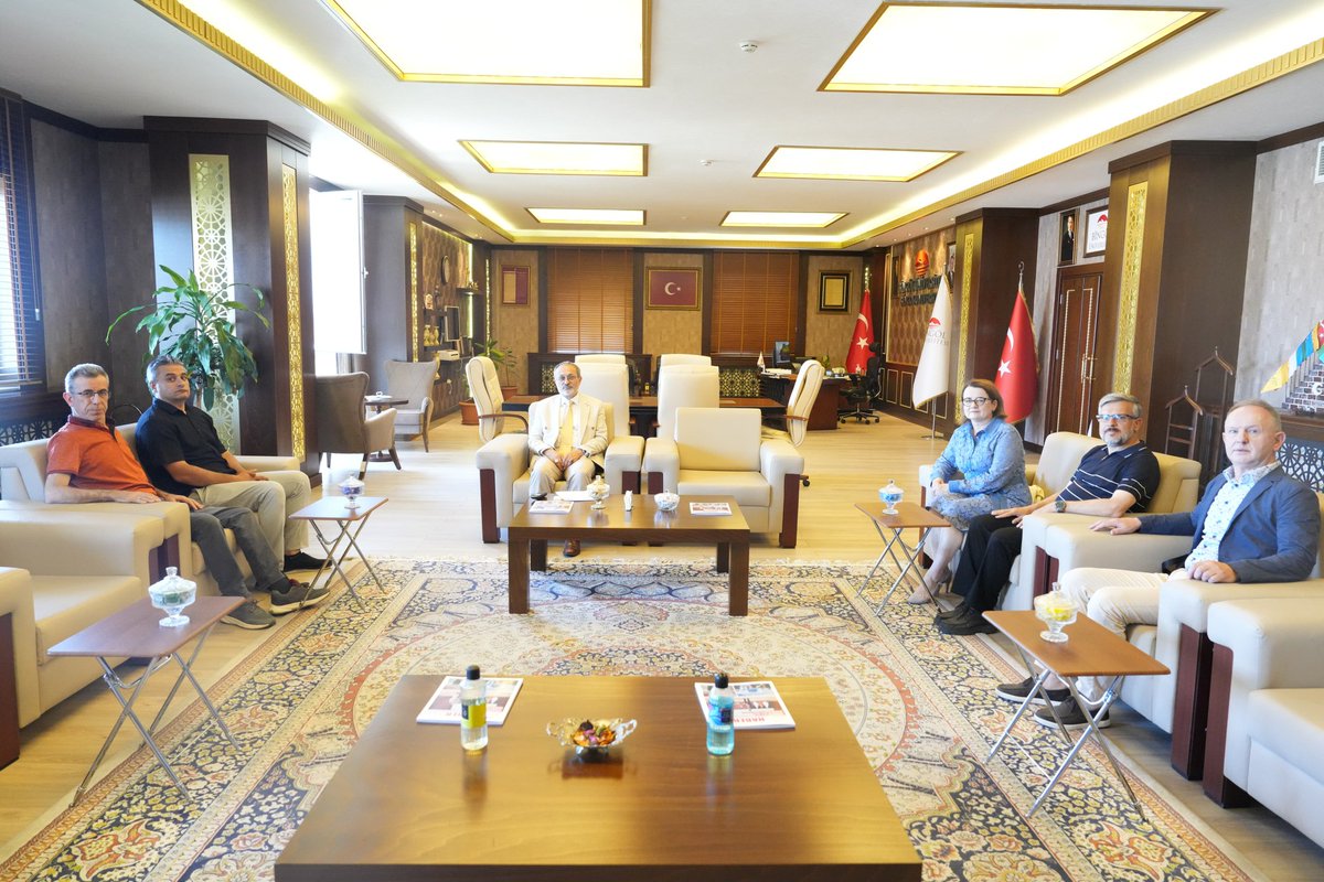 Polonyalı Akademisyenlerden Rektörümüz Prof. Dr. Erdal Çelik’e Ziyaret

Polonya’daki Warmia ve Mazury Üniversitesi Ziraat Fakültesi’nden Prof. Dr. Bogdan Duris ve Dr. Bozena Bogucka, Üniversitemiz Rektörü Prof. Dr. Erdal Çelik’i makamında ziyaret etti. Ziyarette, Ziraat