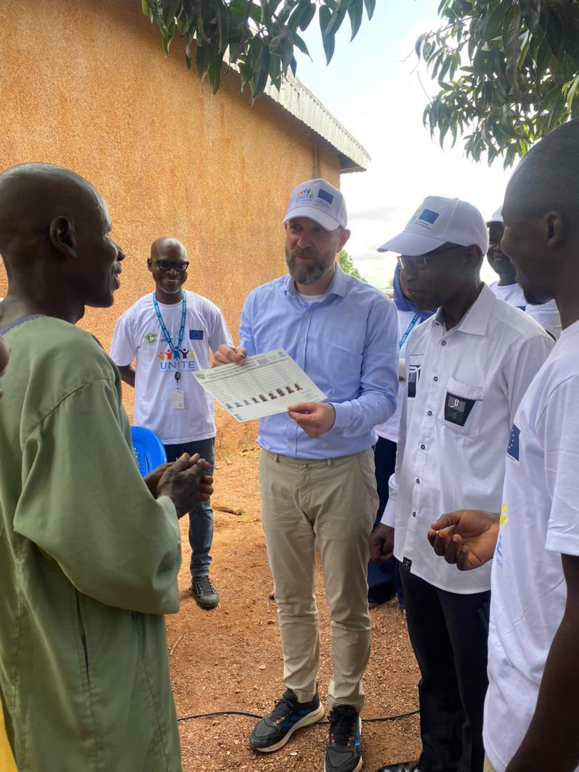WFP_Cotedivoire's tweet image. Dans le Tchologo🇨🇮, @WFP_Cotedivoire & @UNHCRCIV ont accueilli @EU_Partnerships pour lancer le projet UNITE financé via DG-INTPA. 1️⃣4️⃣7️⃣0️⃣ ménages demandeurs d’asile et hôtes recevront des transferts monétaires pour créer des actifs communautaires et renforcer la cohésion sociale