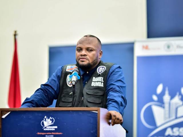 patrickkasali's tweet image. Kinshasa,embouteillée,étouffée,abandonnée. Comme un troupeau sans berger,la capitale tangue dans le désordre total. Où est l’autorité? Où est la vision? Même Jésus serait ému de compassion. #Kinshasa #GestionZéro @daniel_bumba_01 @HDIAKIESE @bob_vanderhoeve @StanysBujakera