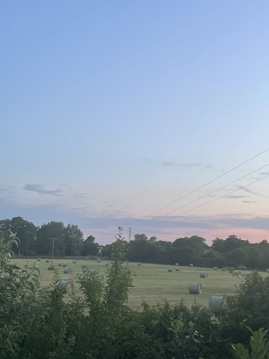 xdefiant_when's tweet image. There definitely could be worse views from your back garden, the sound of birds singing and the waterfall from my pond, it certainly brings a peaceful feeling and moment of gratitude 🙏