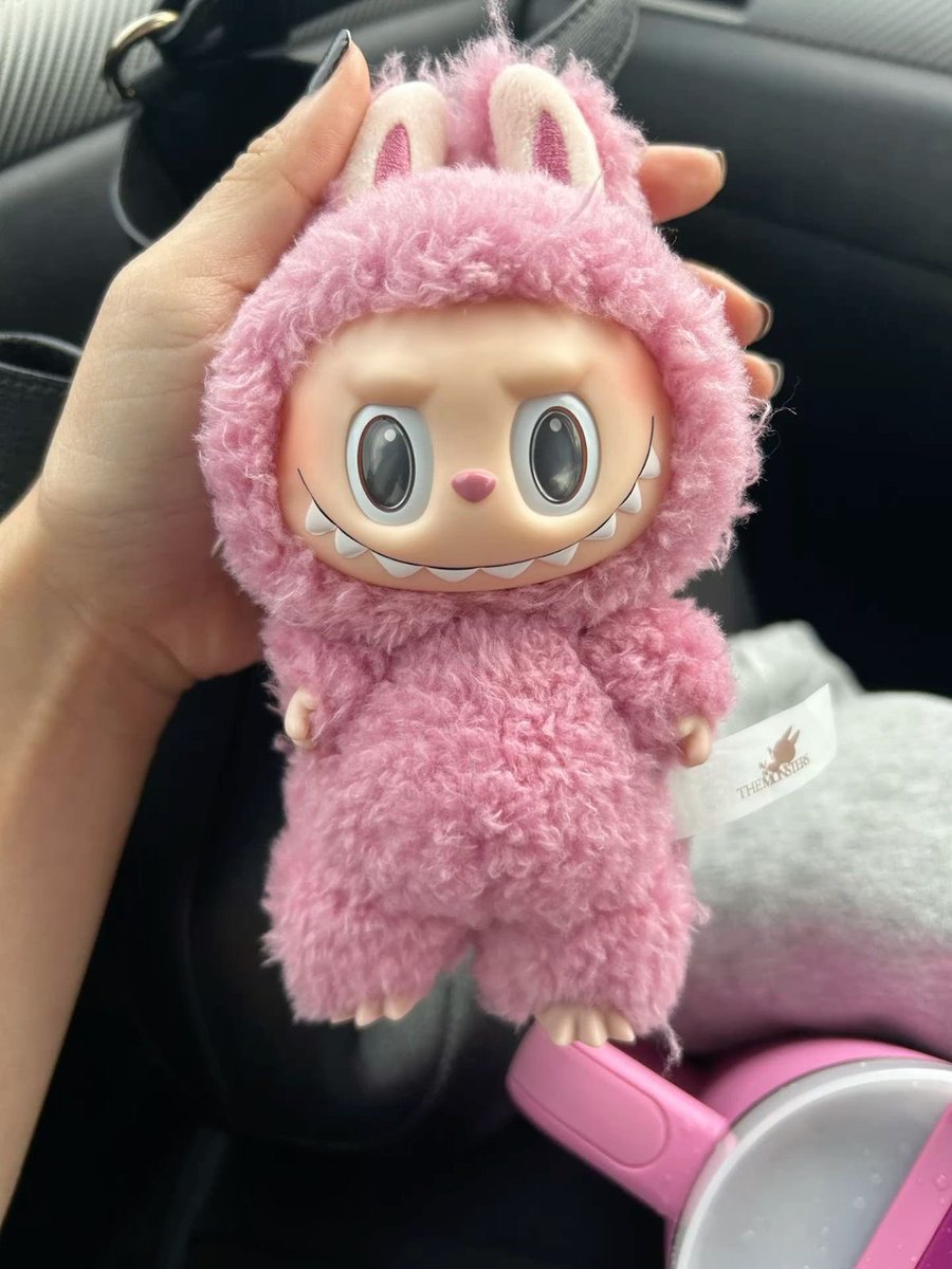 “ele nunca vai encontrar ninguem como eu”
a menina em questao: