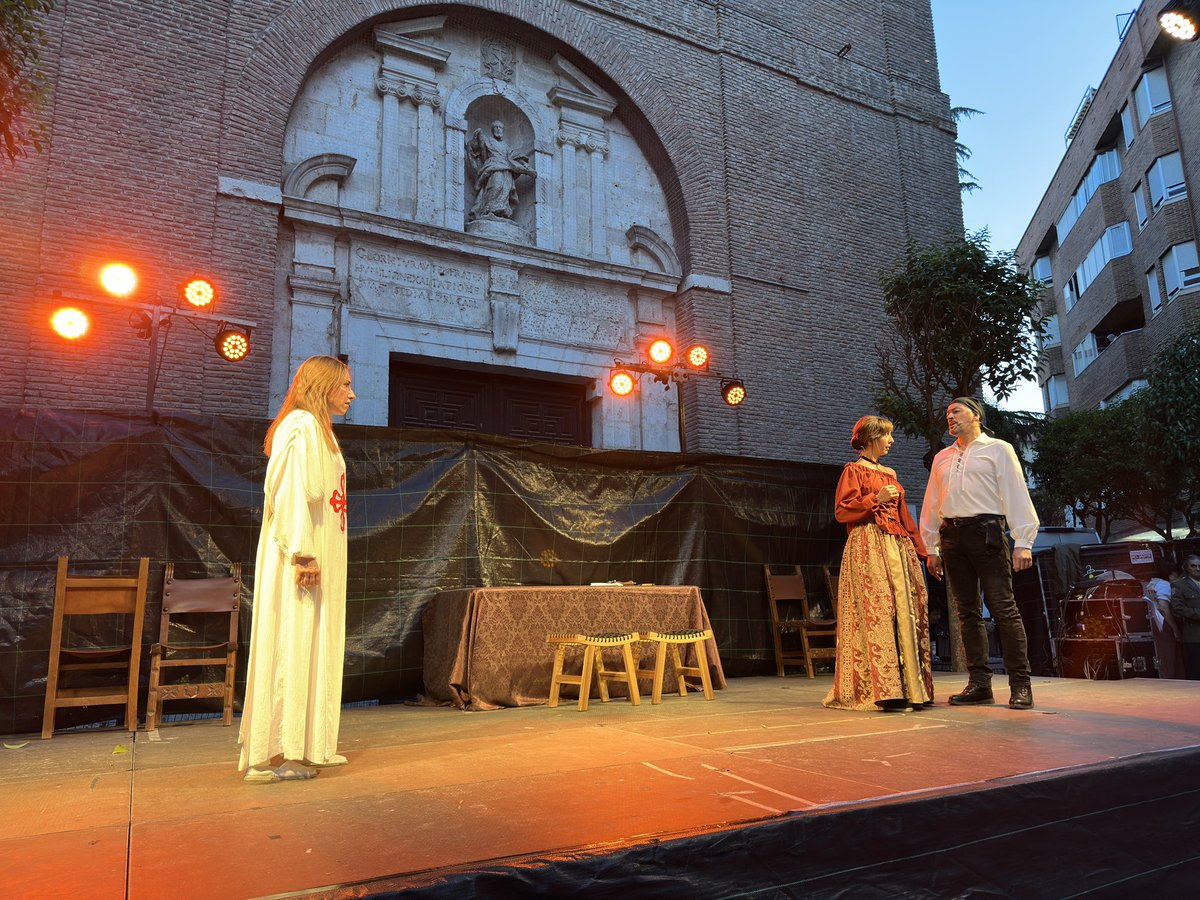 Don Juan Tenorio vuelve a conquistar Valladolid 😍😍

🎭 Un año más, las calles de nuestra se llenaron de emoción, versos inmortales y aplausos gracias a la inolvidable representación del VI Tenorio en la Calle.