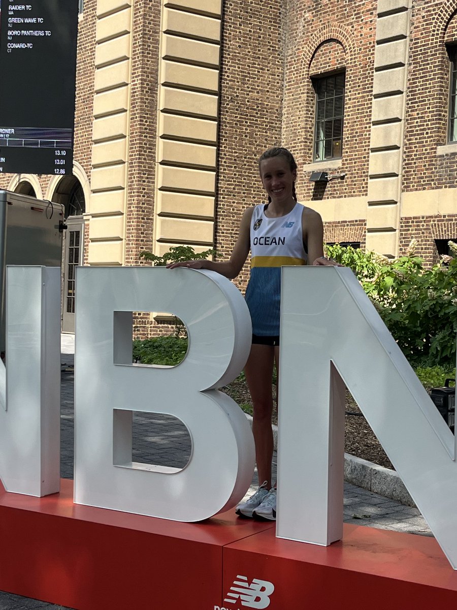 Leah is ready to go at New Balance Nationals! She is competing in the girls 2 mile championship at 6:28 today! Use this link to watch the live stream for free! Go Leah!! So proud. 

youtube.com/live/XutXF7Y2V…