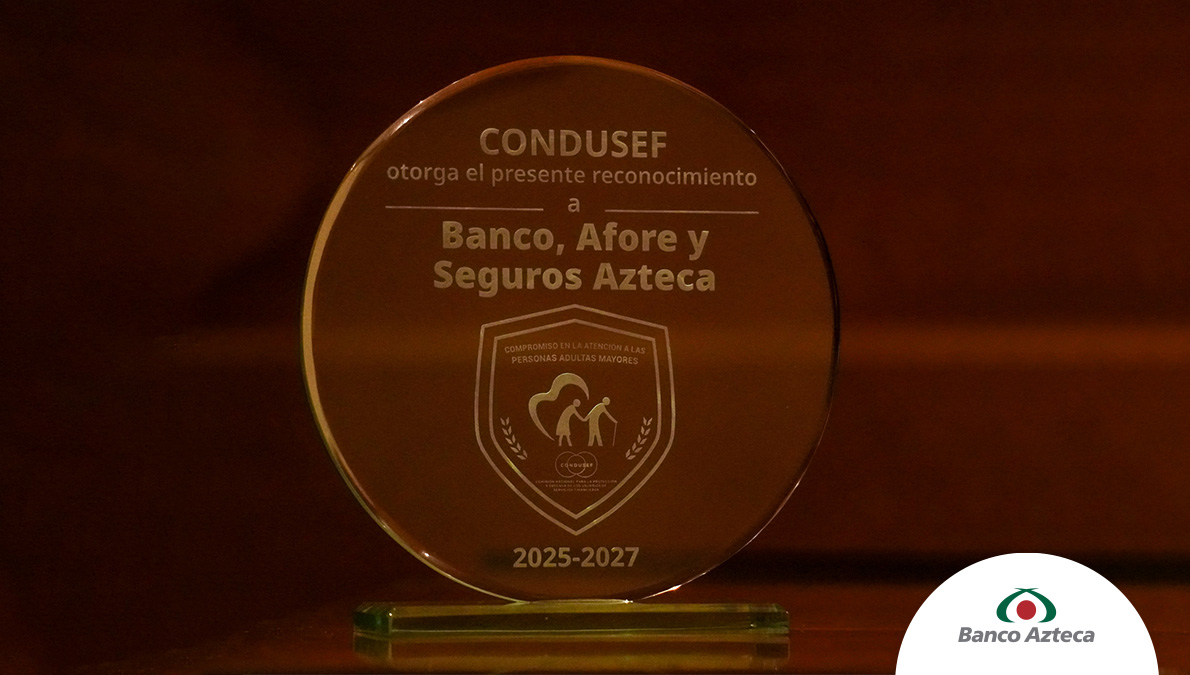 BancoAzteca's tweet photo. Hoy firmamos el Protocolo de Atención a Personas Adultas Mayores y recibimos, por segundo periodo consecutivo, la Insignia de la @CondusefMX.
👵🏻👴🏽 Somos el único grupo de empresas del ecosistema financiero mexicano en obtener y conservar este reconocimiento. https://t.co/hk12h0MjLe